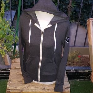 Independent zip up